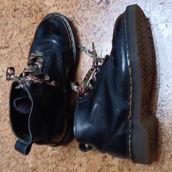 Dr. Martens Vintage Made In England 6 Hole Short Leather Boots Women's Size 8.5 - Picture 5 of 12